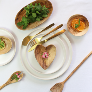 Herz Schalen aus Olivenholz als Tischdeko oder Schmuckablage.