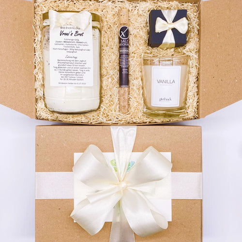 Einzugsgeschenke mit Brot & Salz, Schokolade und Duftkerze von givtback