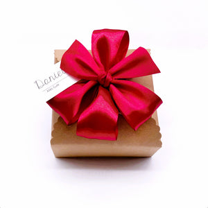 Unsere Mini Boxen kann man mit einem Namensschild und Grüßen personalisieren lassen.
