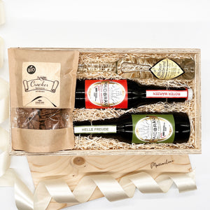 Unsere Herrengedeck Box enthält Bio Cracker, 2 x Bier und 1 x Obstbrand