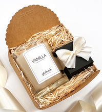 Lade das Bild in den Galerie-Viewer, Kleine Geschenkbox mit Kerze und Schokolade
